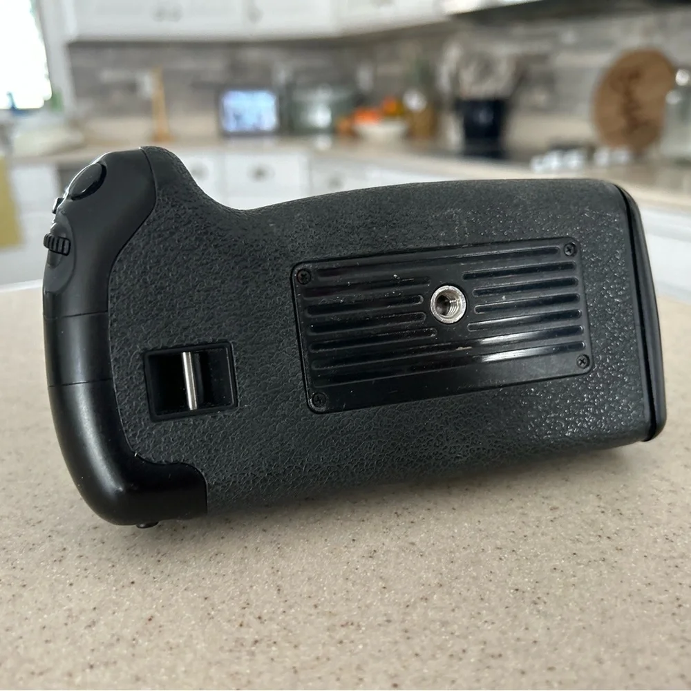 Vello Battery grip pack for Canon 5D mark iii BG-C9
